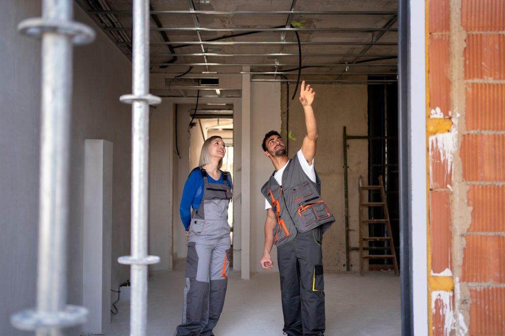 full shot smiley construction workers 23 2149366629 1024x682 2
